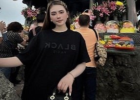 Новый сын лизнул киску своей матери очень высоко