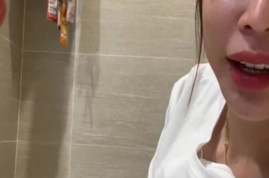 Горячая видео Skylar Vox не может сопротивляться
